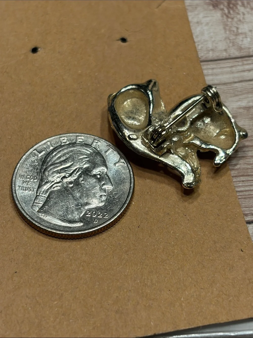 Gerry's pink enamel feline brooch